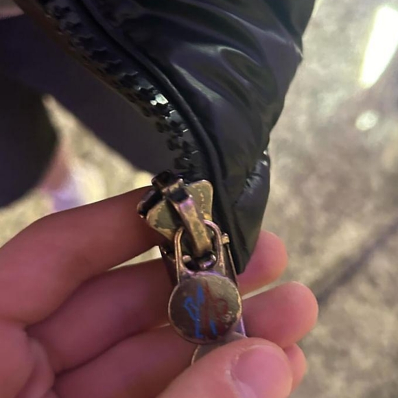 Moncler Puffer - Picture 6 of 9